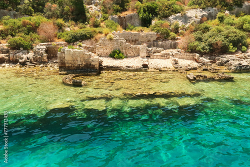 Fotografi Submerged foundation in the foreground and structures onshore in the background