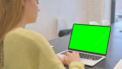 Obraz na plátně Woman Working on Laptop with Green Screen Chroma Key