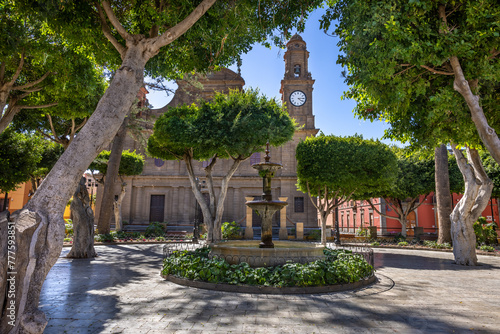 The old city of Galdar in the north of Grand Canary Island, Canary Islands, Spain. The church (Parroquia) de Santiago Apóstol with town square Plaza de Santiago.