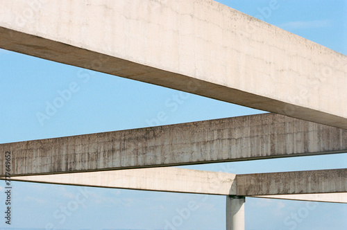 analogical minimalist architecture
