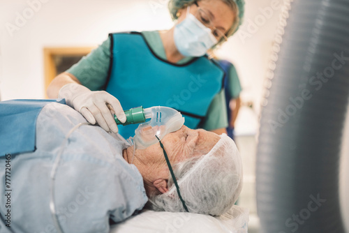 Pre oxygenation for general anesthesia to patient