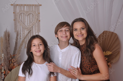 mãe com filhos em um feliz dia das mães  photo