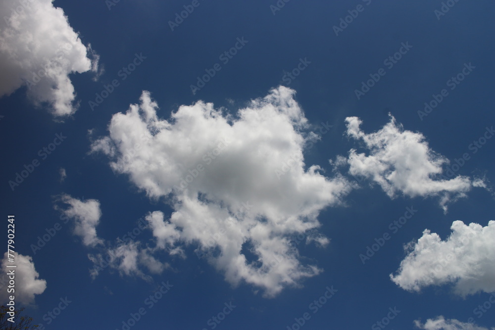 Obraz premium Blue sky background with clouds