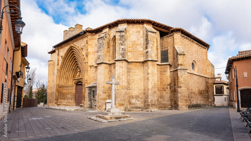 Medieval Romanesque stone church in the town of Aranda de Duero in Burgos. - obrazy, fototapety, plakaty 
