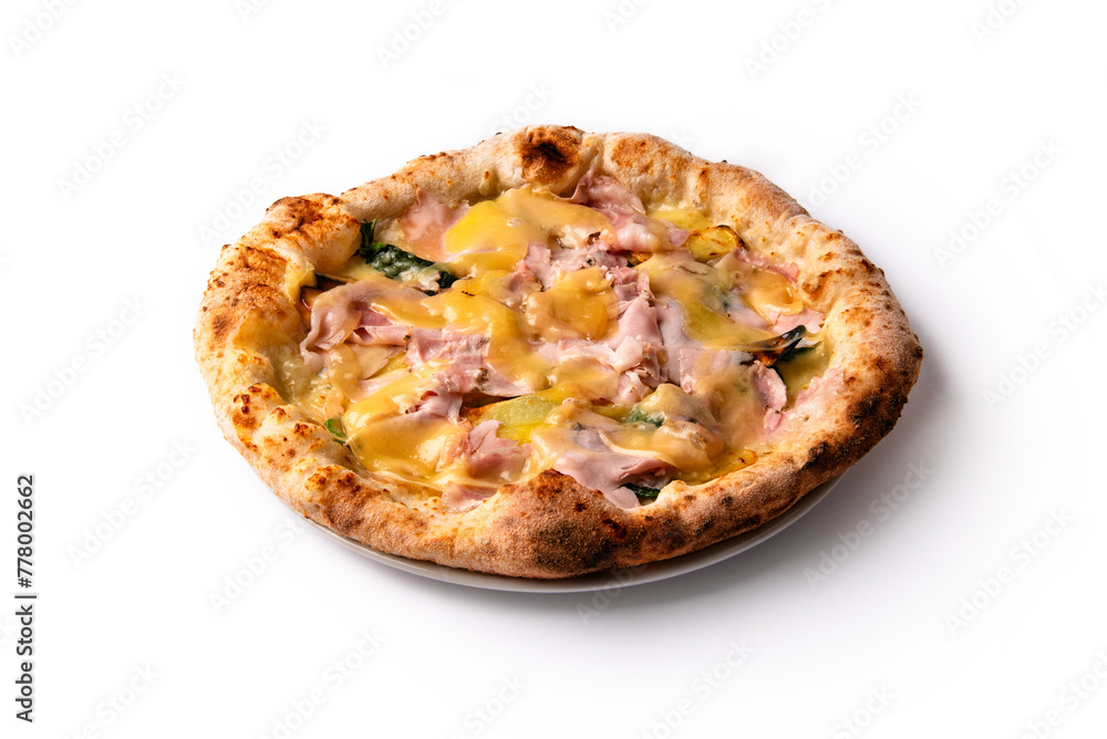Pizza italiana condita con porchetta, provola e spinaci, cibo europeo Pizza italiana condita con porchetta, provola e spinaci, cibo europeo