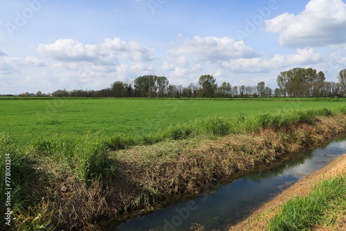 Obraz na płótnie Po Valley landscape fields crops farmstead wheat sky w salonie