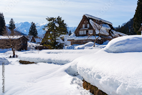 世界遺産　五箇山・相倉合掌造り集落の雪景色 © Nature K Photostudio