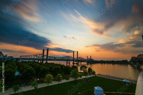 The Abraham Lincoln Bridge crosses the Ohio River that connects Kentucky and Indiana for motor vehicles.
