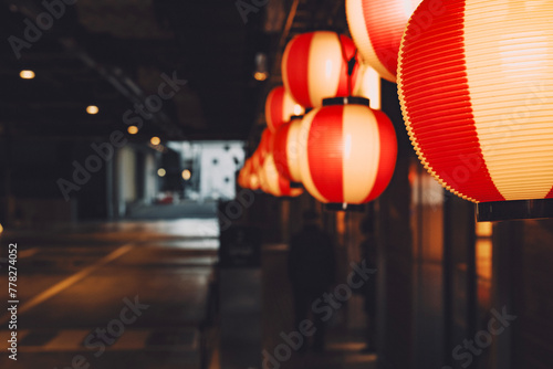 赤ちょうちんと呼ばれる照明装置は日本を始めアジアのにぎわいを演出するランタン, photo