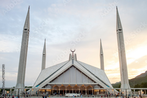 View Of Shah Faisal Mosque At Sunset In Islamabad, Pakistan. Shah Faisal Mosque Is The Largest Mosque In Pakistan, Located In The National Capital City Of Islamabad.