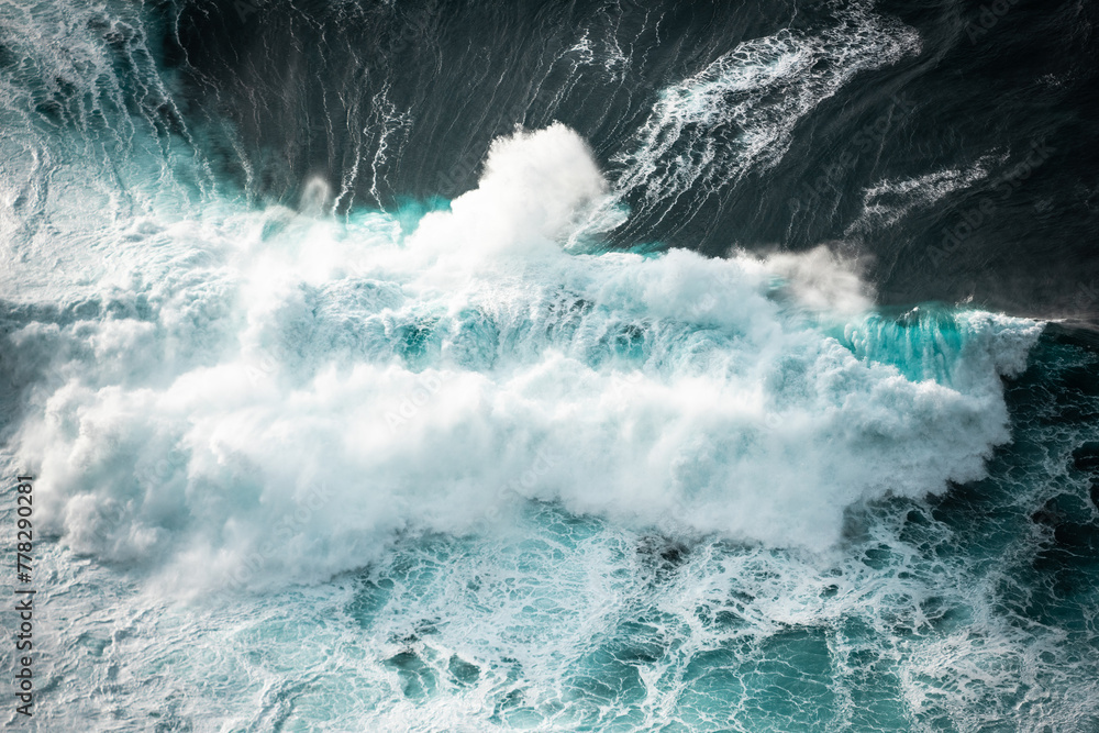 Obraz premium Ocean waves crashing, abstract pattern, top down aerial drone view.