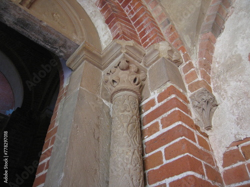 Romanische Säule im Kloster Jerichow in Sachsen-Anhalt photo