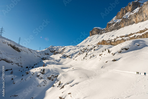 Winter hikes in Switzerland are always a good opportunity to see the beauty of the snowy mountains