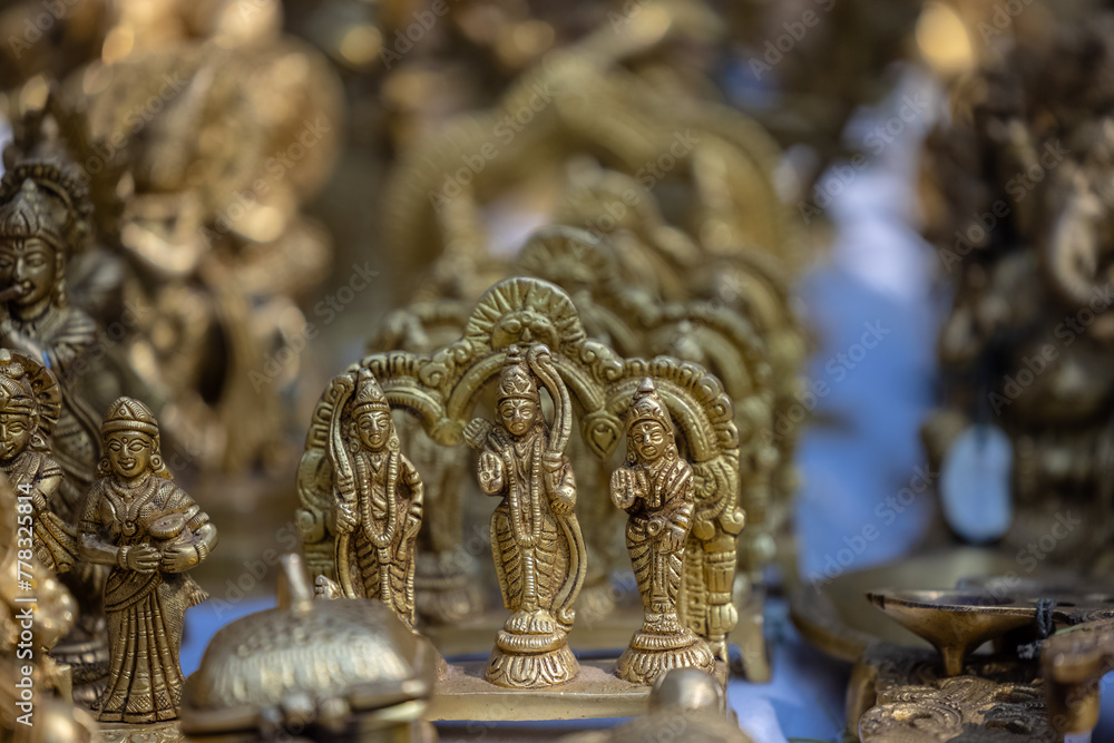 Fototapeta premium A handmade brass idol of Lord Ram is a stunning piece of art that blends craftsmanship with spiritual significance.
