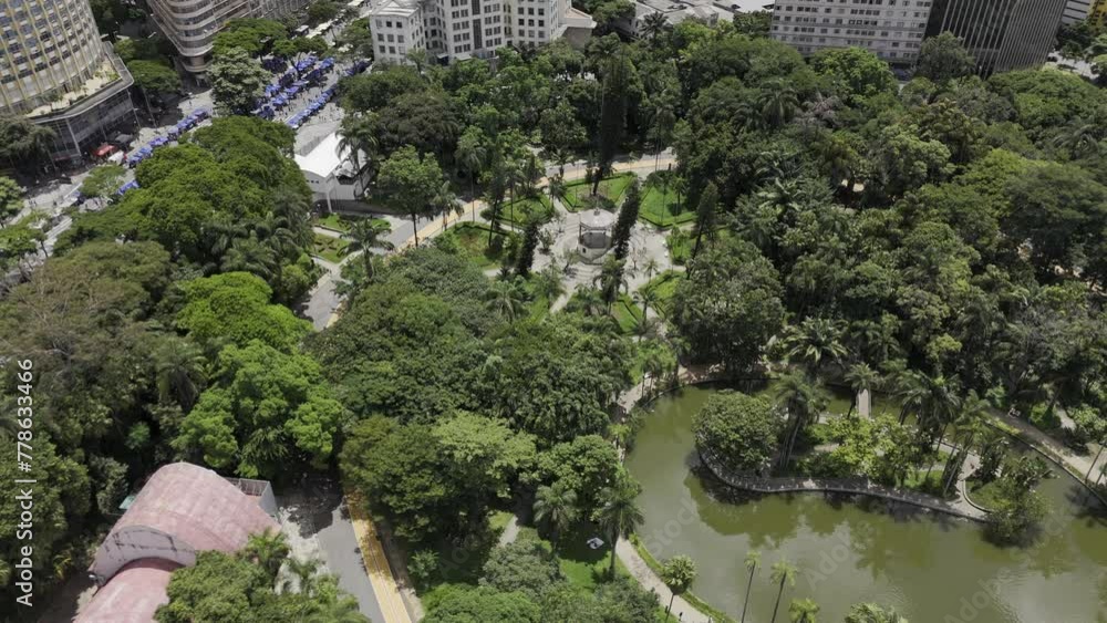 Drone hovers over lake in Américo Renné Gianetti City Park