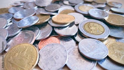 Fotografie Close-up of a pile of Thai 1 baht silver coins, 2 baht silver coins, 5 baht silver coins, 10 baht silver coins, high resolution background image
