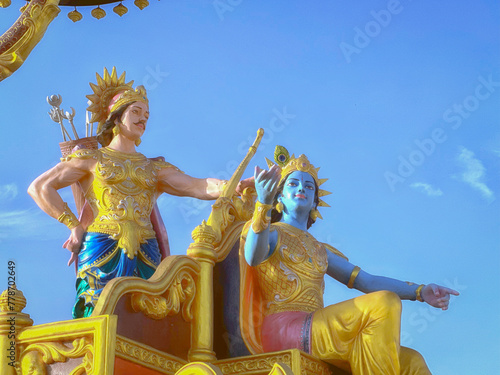 krishna and arjun sculpture