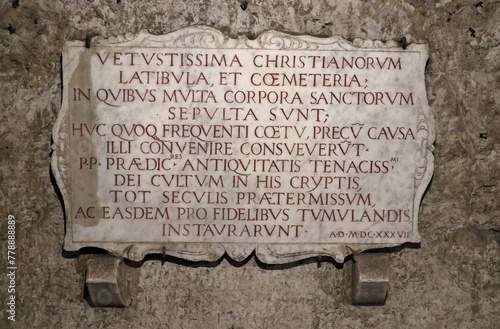 Napoli - Epigrafe all'ingresso dlle Catacombe di San Gaudioso