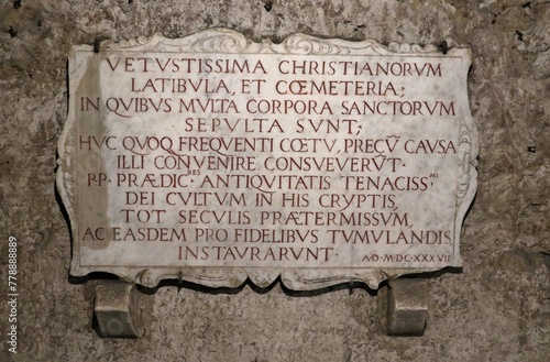 Obraz na płótnie Napoli - Epigrafe all'ingresso dlle Catacombe di San Gaudioso w salonie