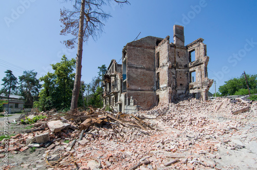 Zniszczone przez działania wojenne budynki w Donbasie na Ukrainie © tafel