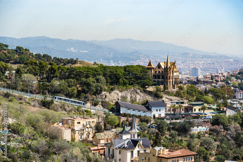 Fototapeta premium Blick auf die Talstation der Standseilbahn zum Tibidabo in Barcelona, Spanien
