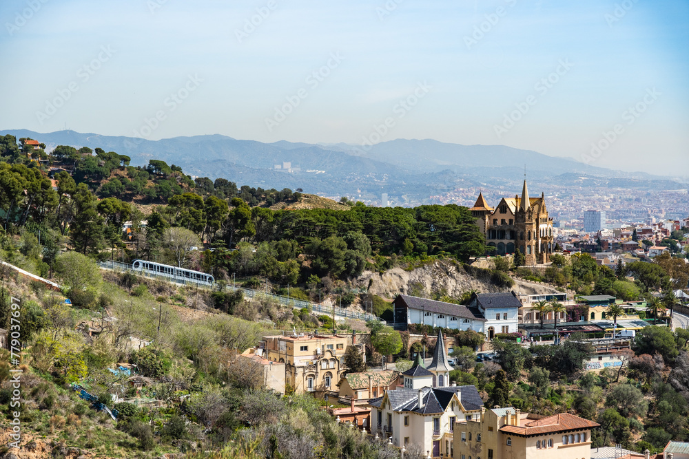 Blick auf die Talstation der Standseilbahn zum Tibidabo in Barcelona, Spanien