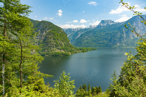 Fototapeta Naklejka Na Ścianę i Meble -  Blick auf Hallstätter See,  im Hintergrund Gebirge, Oberösterreich, Salzkammergut