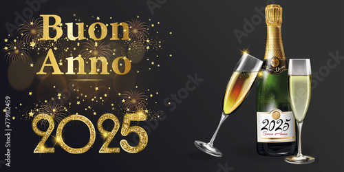 biglietto o striscione per augurare un felice anno nuovo 2025 in oro con glitter tutt'intorno su sfondo nero sfumato e a lato una bottiglia di alcol frizzante e due flute photo