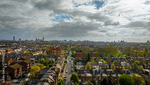 Obraz na płótnie Aerial view of houses in Chiswick, a leafy London suburb with a village feel w salonie