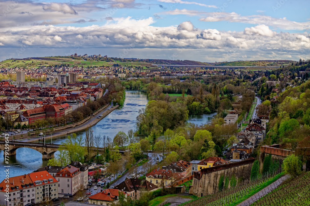 Obraz premium A beautiful day in the medieval city of Wurzburg on a rainy day.