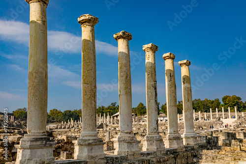 Konstfotografi Ancient Roman columns ruins in Bet She'an National Park