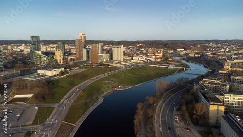Vilniaus Neris, Kairysis krantas,  Left quay of Neris