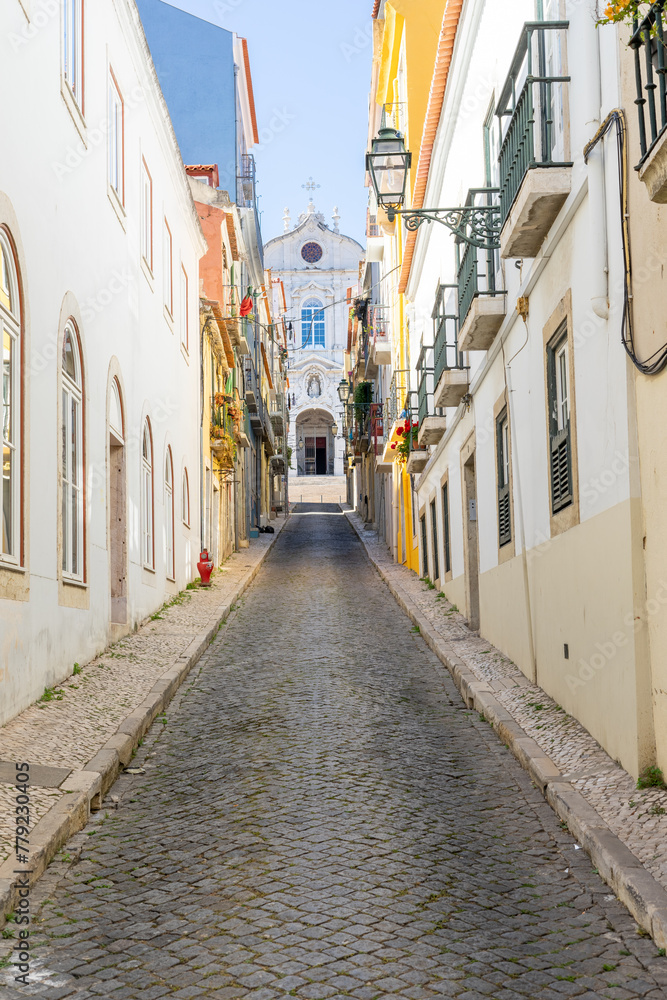 Obraz premium Street overlooking the parish church of Nossa Senhora das Merces in Lisbon-portugal
