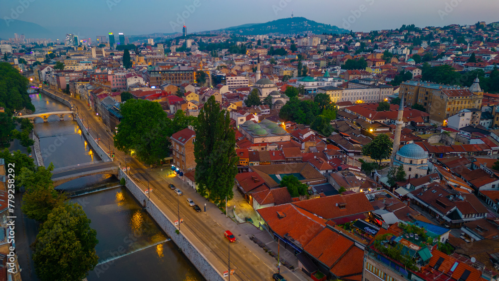 Obraz premium Sunrise over Mlijacka river in the center of Sarajevo, Bosnia and Herzegovina