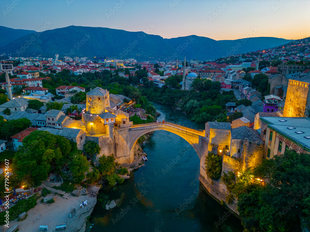 Obraz premium Sunset view of the old Mostar bridge in Bosnia and Herzegovina