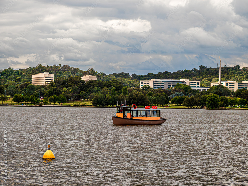 Fototapeta premium Tour Boat Lake Burley Griffin