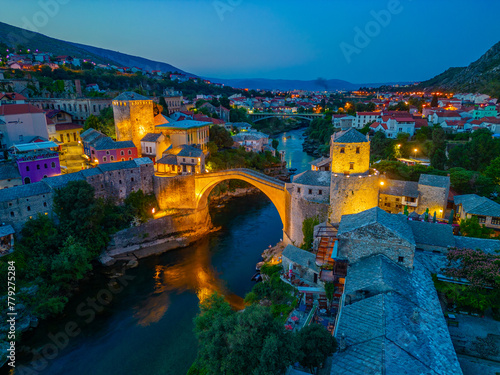Cuadro en lienzo Sunset view of the old Mostar bridge in Bosnia and Herzegovina