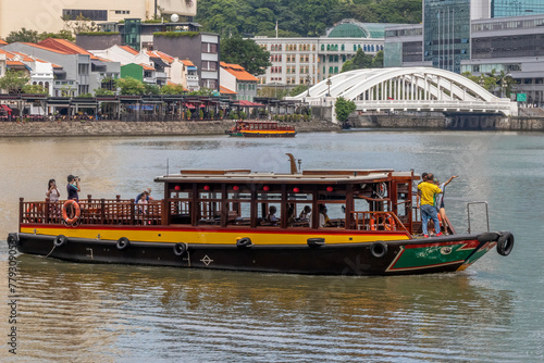 Photography Bum boat on the Singapore River