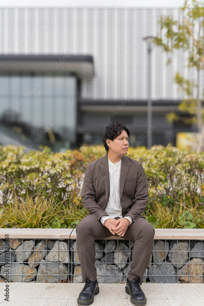 Fototapeta premium カジュアルスーツを着た男性ポートレート