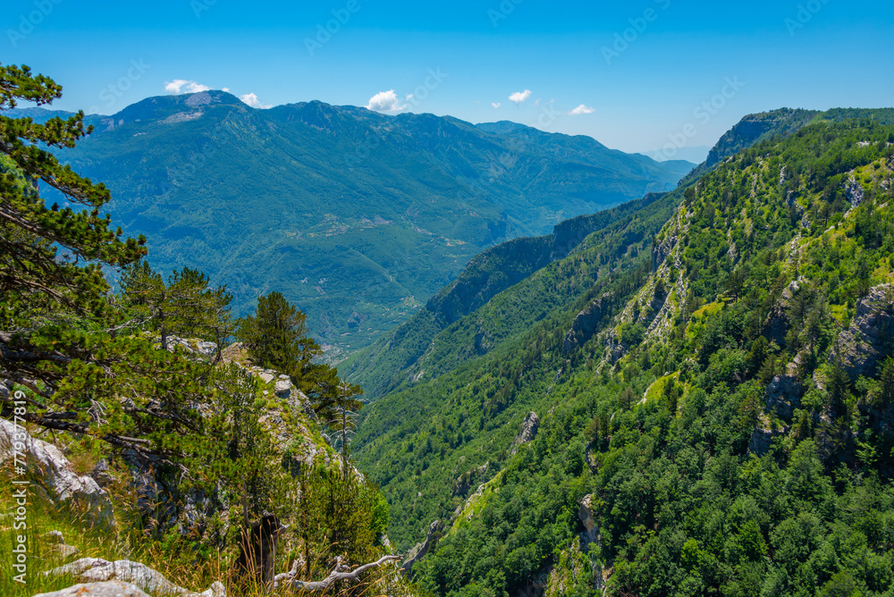 Obraz premium Grlo Sokolovo viewpoint over border between Montenegro and Albania