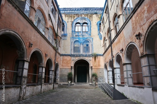 Napoli - Entrata della Basilica di San Gennaro fuori le mura