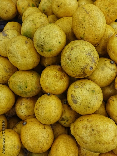 Fresh lemon fruit.