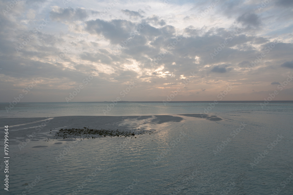 Obraz premium Maldives landscape on a cloudy spring day