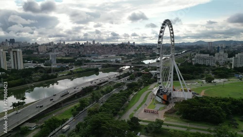 Roda Gigante Rico Atração Parque Villa Lobos São Paulo Brasil Vegetação Natureza Recreação Lazer Trilhas Corrida Picnic Relaxamento Famílias Lago Playground Esportes Atividades ao Ar Livre Paisagem