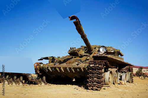 Valokuva Damaged tanks, armored vehicles and equipment on the battlefield