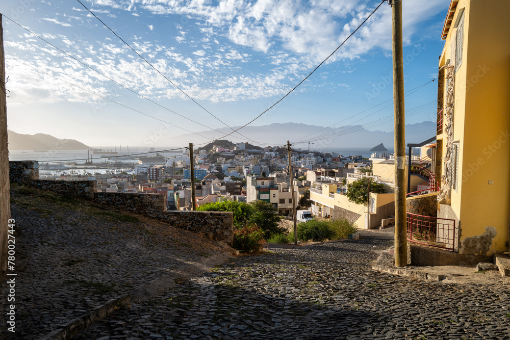 Vue de la ville de Mindelo sur l'île de Saint Vincent au Cap Vert en Afrique occidentale Vue de la ville de Mindelo sur l'île de Saint Vincent au Cap Vert en Afrique occidentale