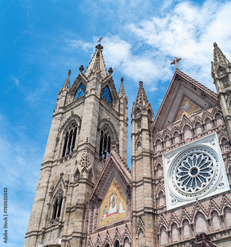 Fototapeta premium expiatorio, parroquia, templo, catolico, plaza, tspatio, jalisoc, guadalajara, turistico, fachada, catedral, 