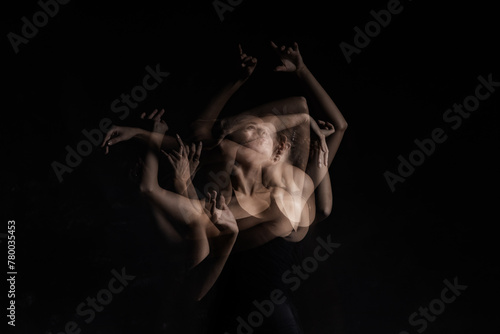 Foto abstract female dancer dance performance dark background studio long exposure mu