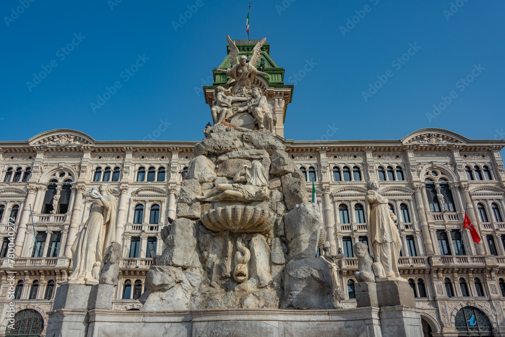 Fountain of the four continents at the Piazza della Unit? Fountain of the four continents at the Piazza della Unit?