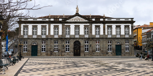 Praça Velha e Câmara municipal de Angra do Heróismo na Ilha Terceira nos Açores 